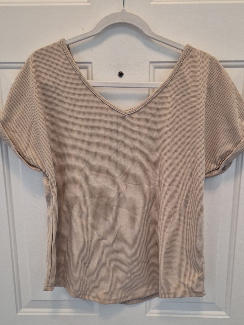 Cupshe Lightweight V-Neck Short Sleeve Top - Beige